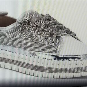 Azalea Wang Sparkle Lace Up Sneaker NEW w/ Box Size 6!